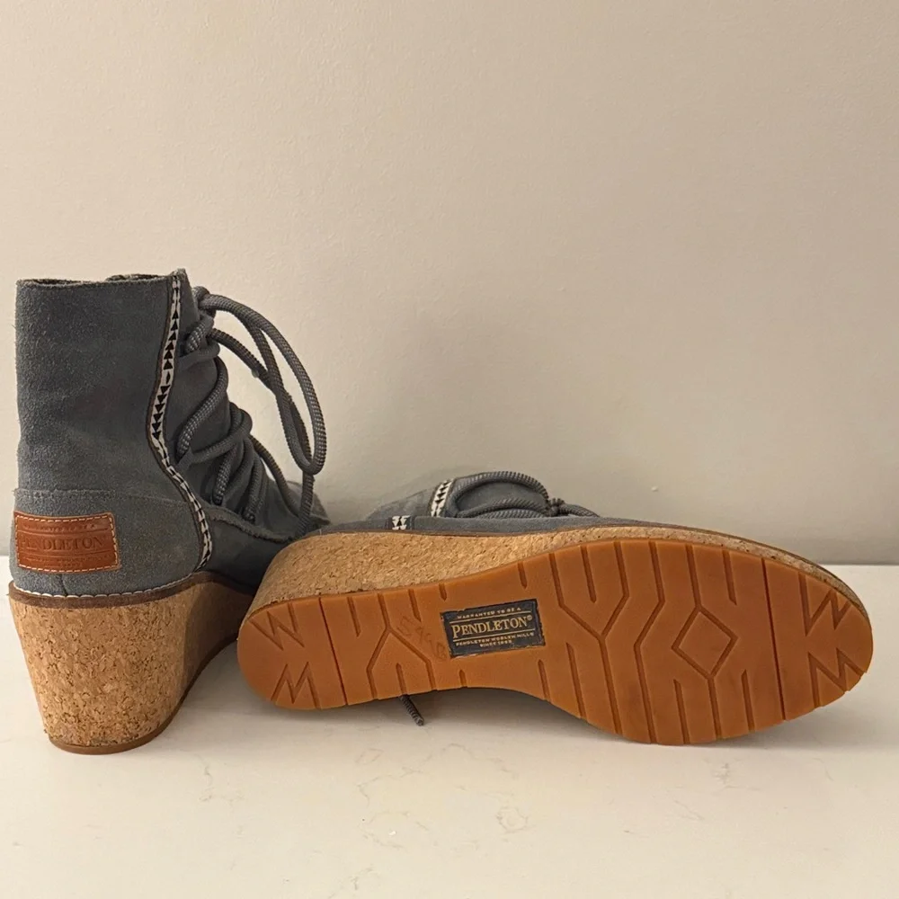 Pendleton Islegate Gray Wedge Suede Boots cute chic cork heel size 9 like new